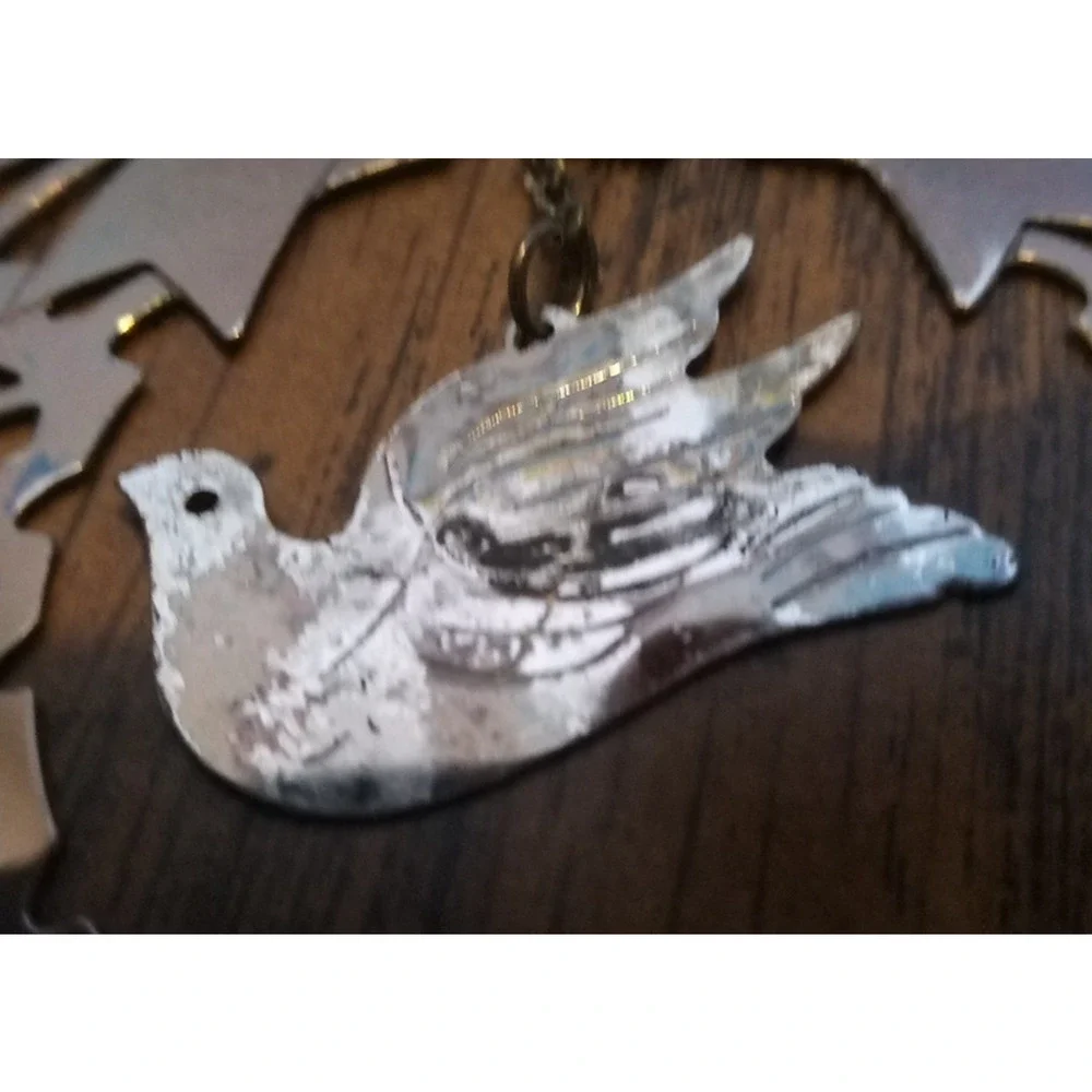 Avon 1989 Silver Christmas Wreath with Dove Ornament